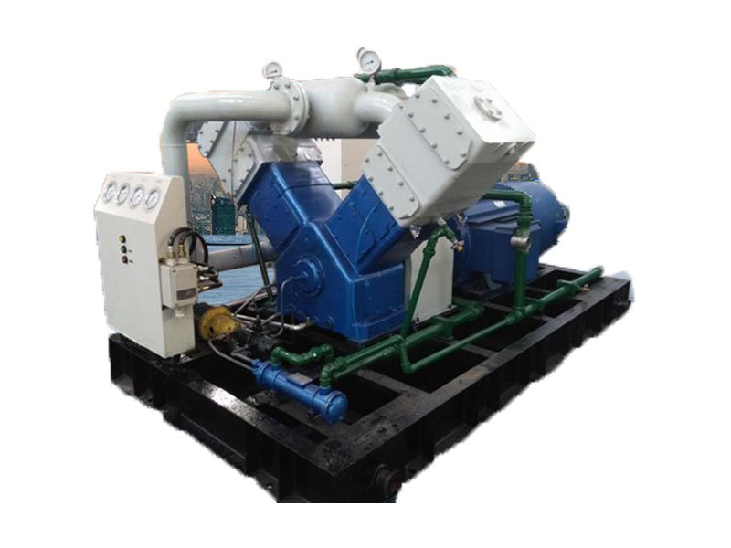 Lubricating natural gas compressor